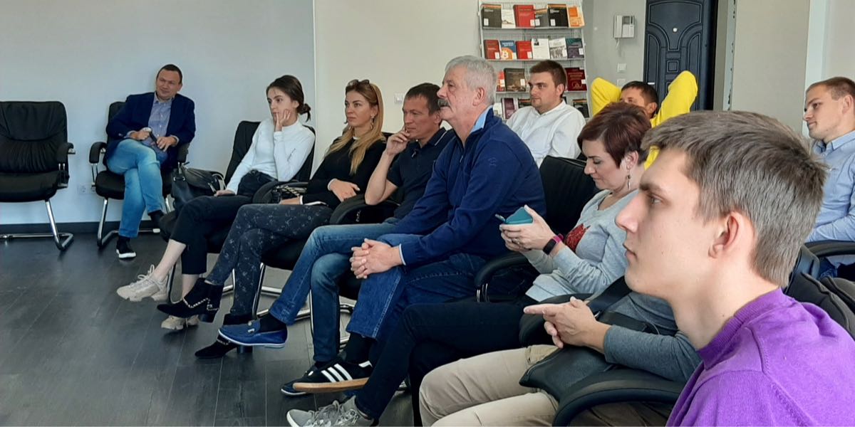 Відбувся одноденний навчальний курс: "Ринок і влада — вороги чи друзі?"